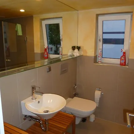 Business Gaestehaus Sonne, Mond & Sterne Апартаменты *